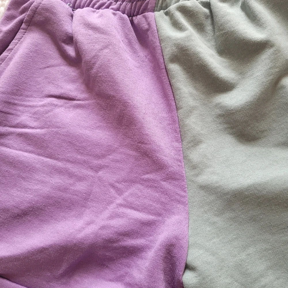 SHORTS - Picture 3 of 7